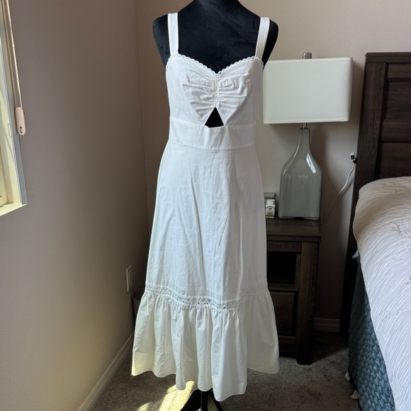 BCBGMaxAzria Dresses & Skirts - BCBGMaxAzria White Midi Dress with Lace Detail